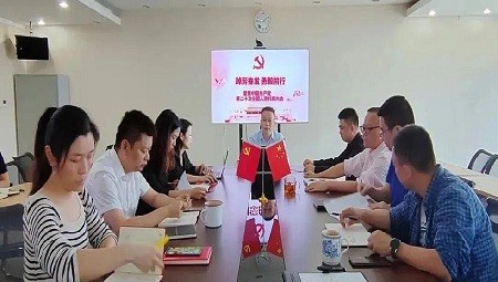 以二十大精神为指引--踔厉奋发踏新程