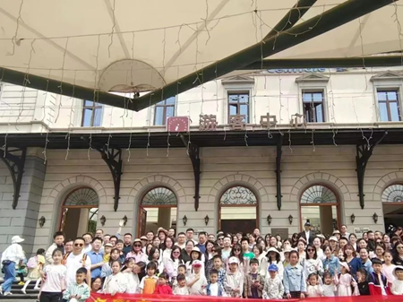 多彩春日正当时 风华正茂且锵行