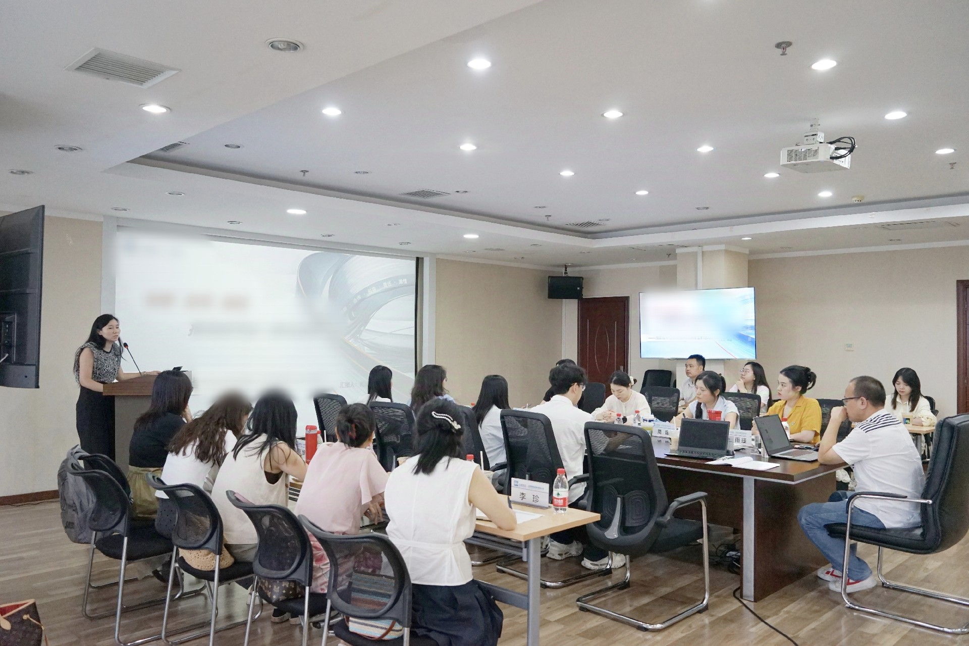 1753749562129792.jpg 人力资源.jpg